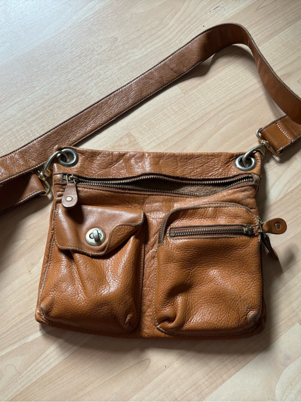 Roots Canada Vintage Cognac Leather Crossbody Messenger Bag Multi Pocket Brown